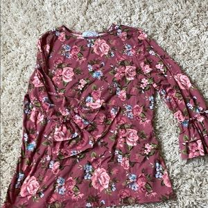 Floral bell sleeve top!
